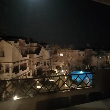 De Lujo * Estepona